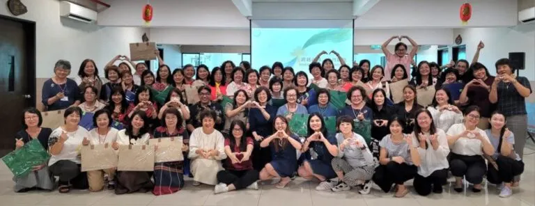 参加亚庇颂恩堂的主日礼拜后,随后与颂恩堂妇女会进行联谊